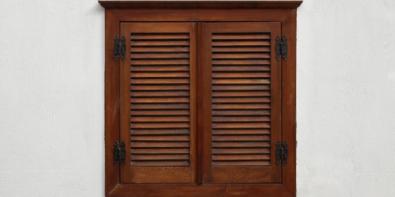 trucos para limpiar las ventanas de madera