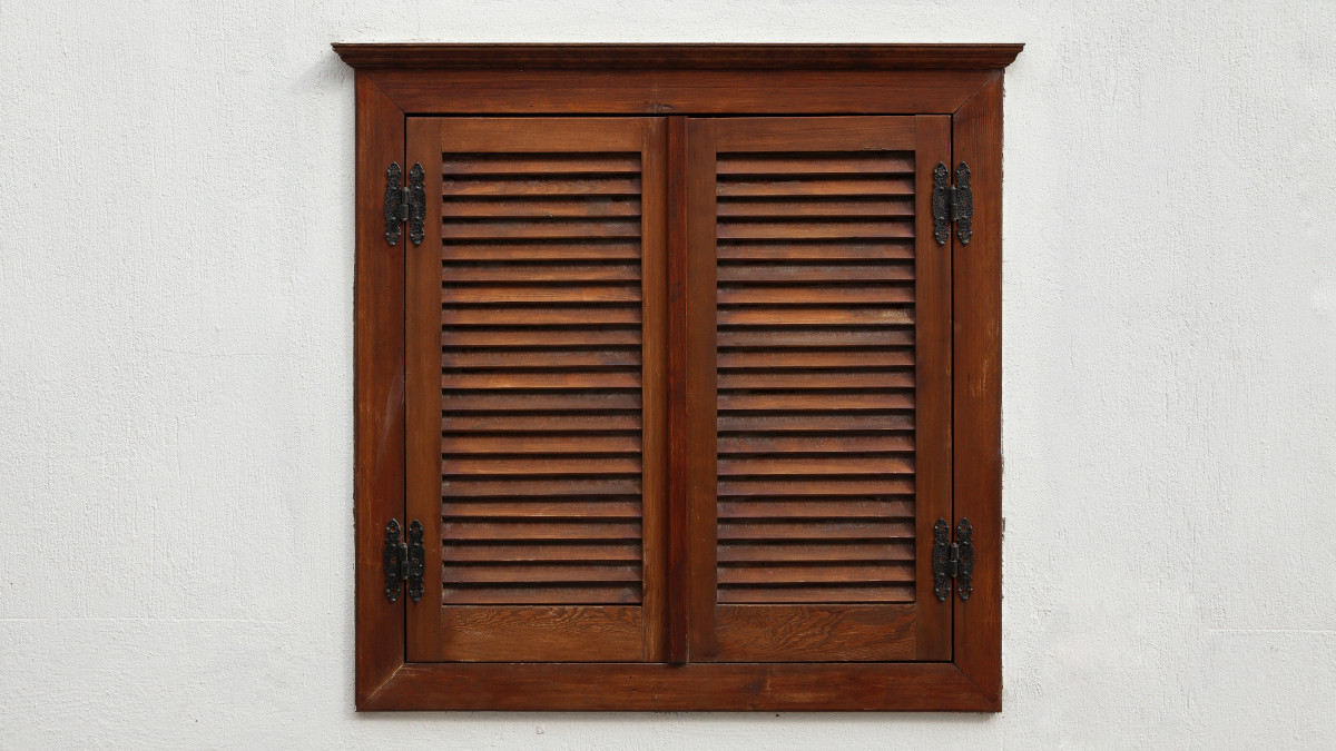 trucos para limpiar las ventanas de madera